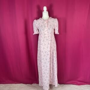 Vintage dainty pink floral print Victorian style nightgown, size small - med